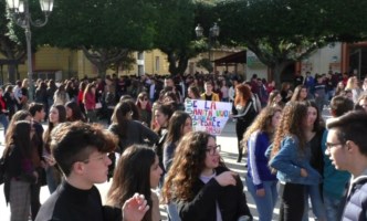 Ospedale Locri, anche gli studenti in piazza per invocare il diritto alla salute